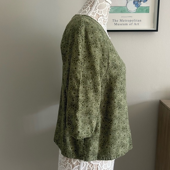 TREASURE & BOND Lace Trim V-neck Blouse in Green Rowan Floral - Picture 7 of 10